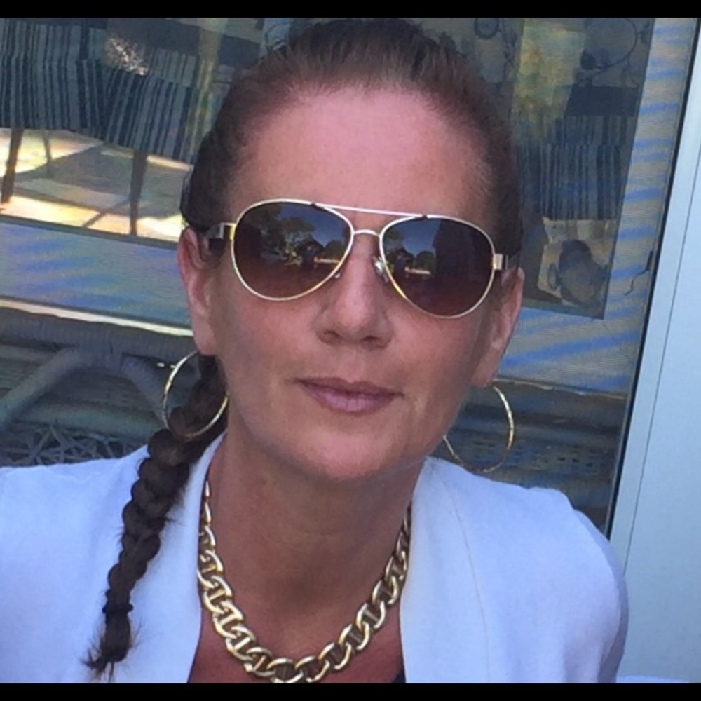 Meet your Posher, Sheila